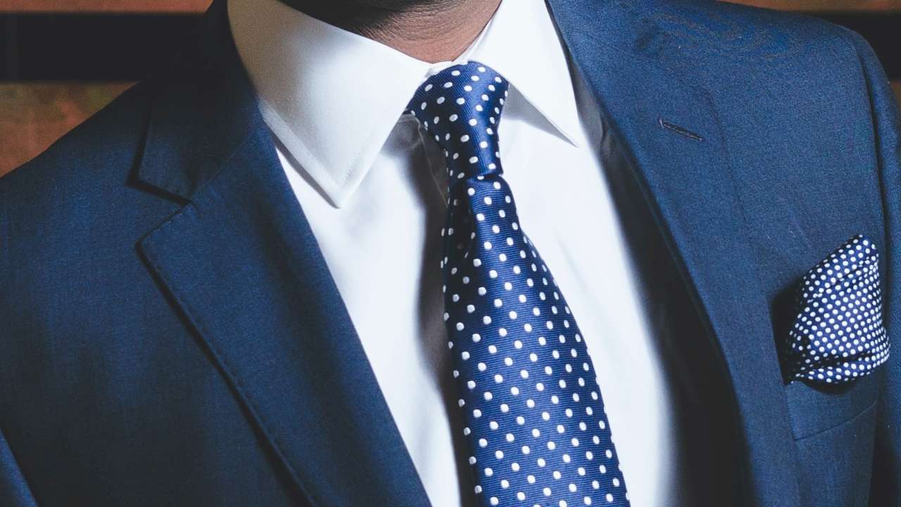 Mann mit Krawatte